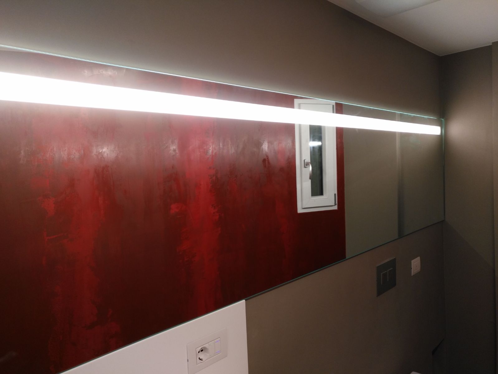 vetreria gottardi, specchio, illuminazione, specchio illuminato, specchio sabbiato, sabbiatura, vetro