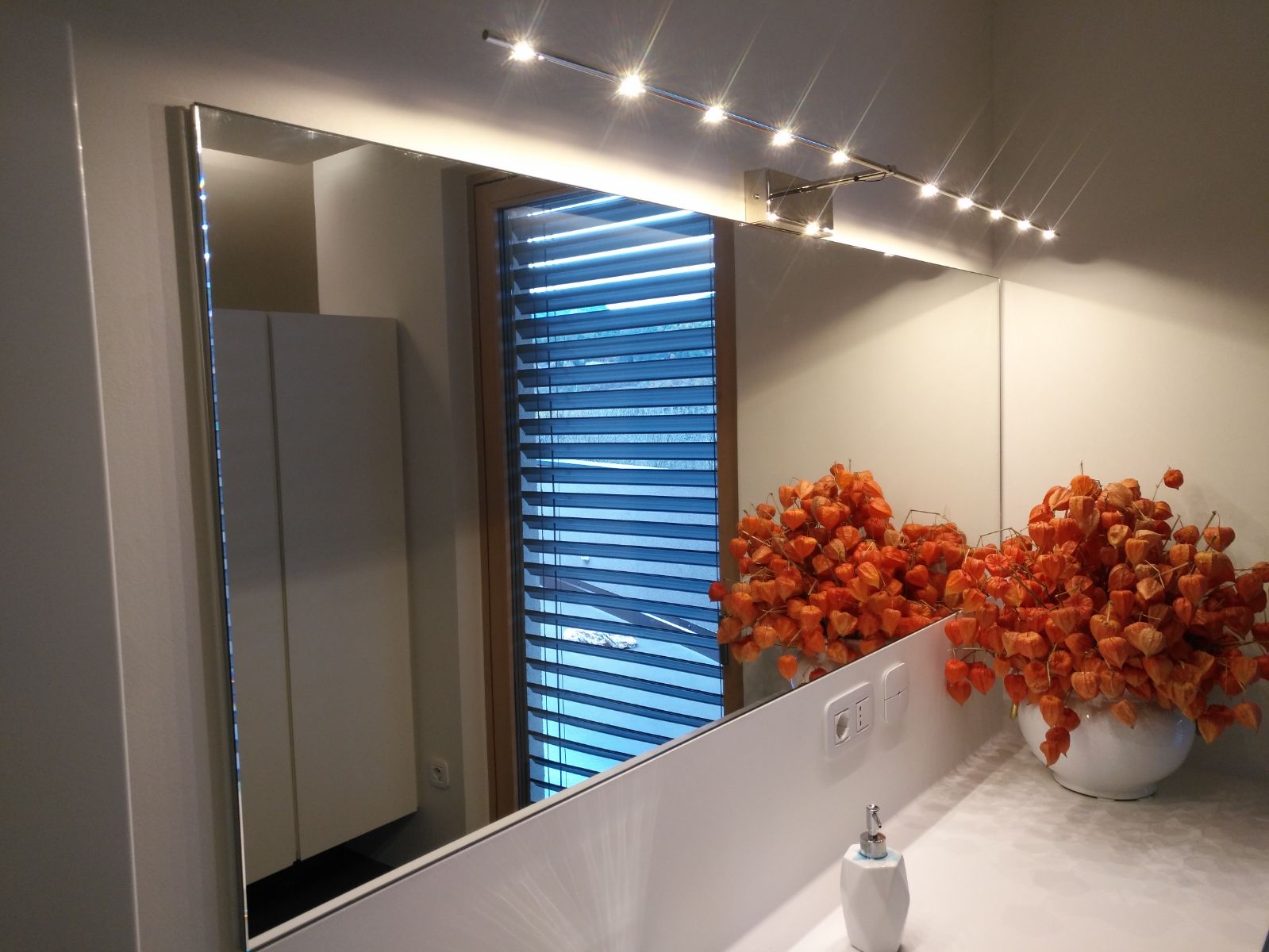 vetreria gottardi, specchio, illuminazione, specchio illuminato, specchio sabbiato, sabbiatura, vetro