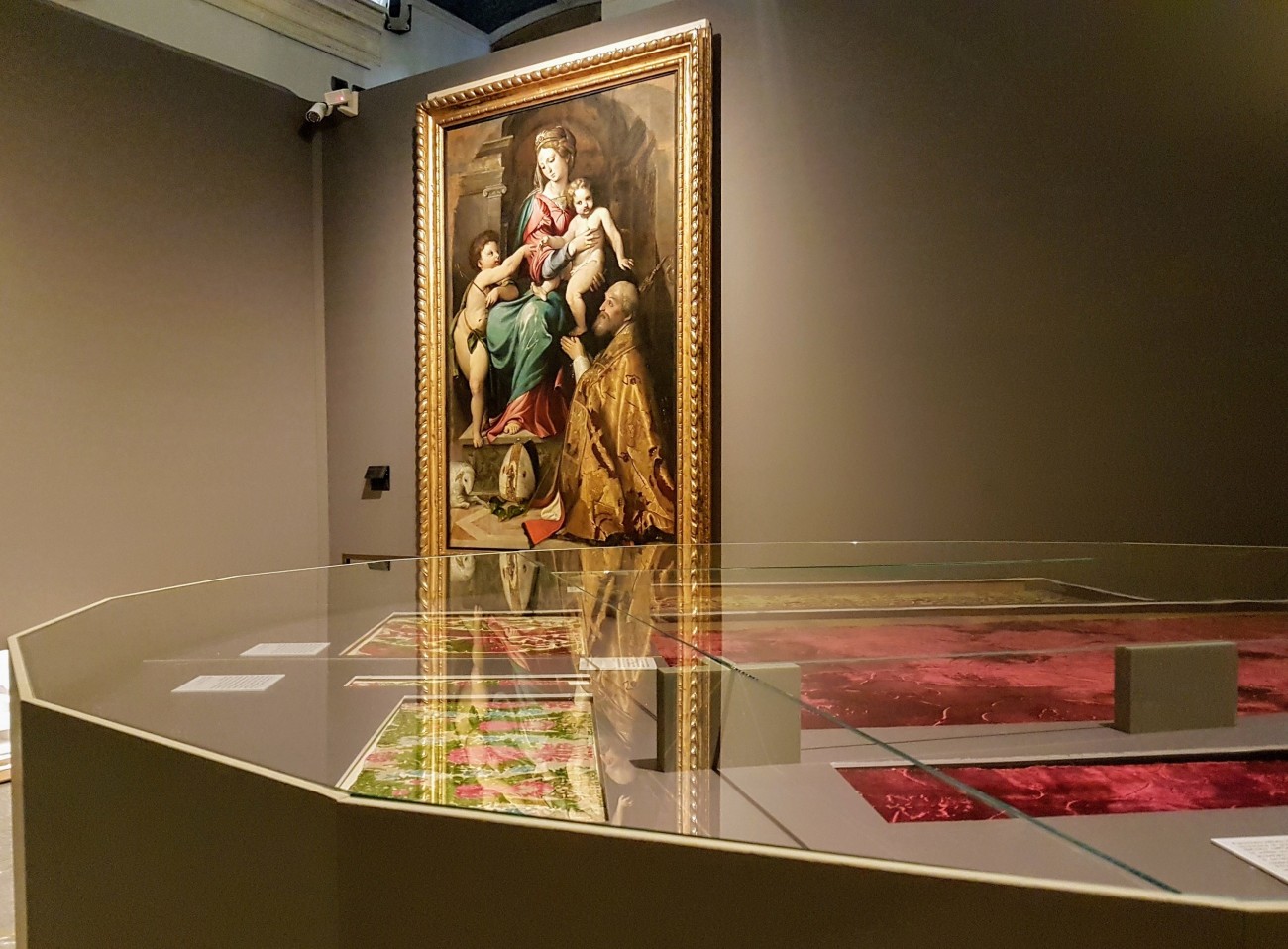 vetreria gottardi, vetro, gottardi pergine, vetreria, museo, trento, castello, buonconsiglio, tavolo, tavolo in vetro, vetro